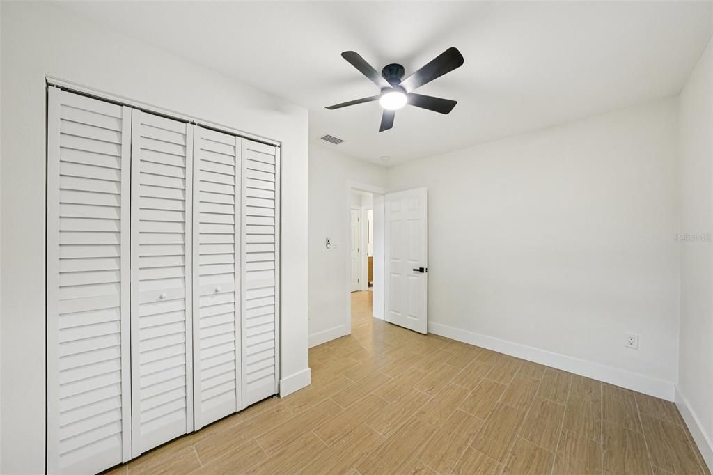 Activo con contrato: $284,900 (3 camas, 1 baños, 920 Pies cuadrados)