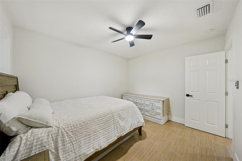 Activo con contrato: $284,900 (3 camas, 1 baños, 920 Pies cuadrados)