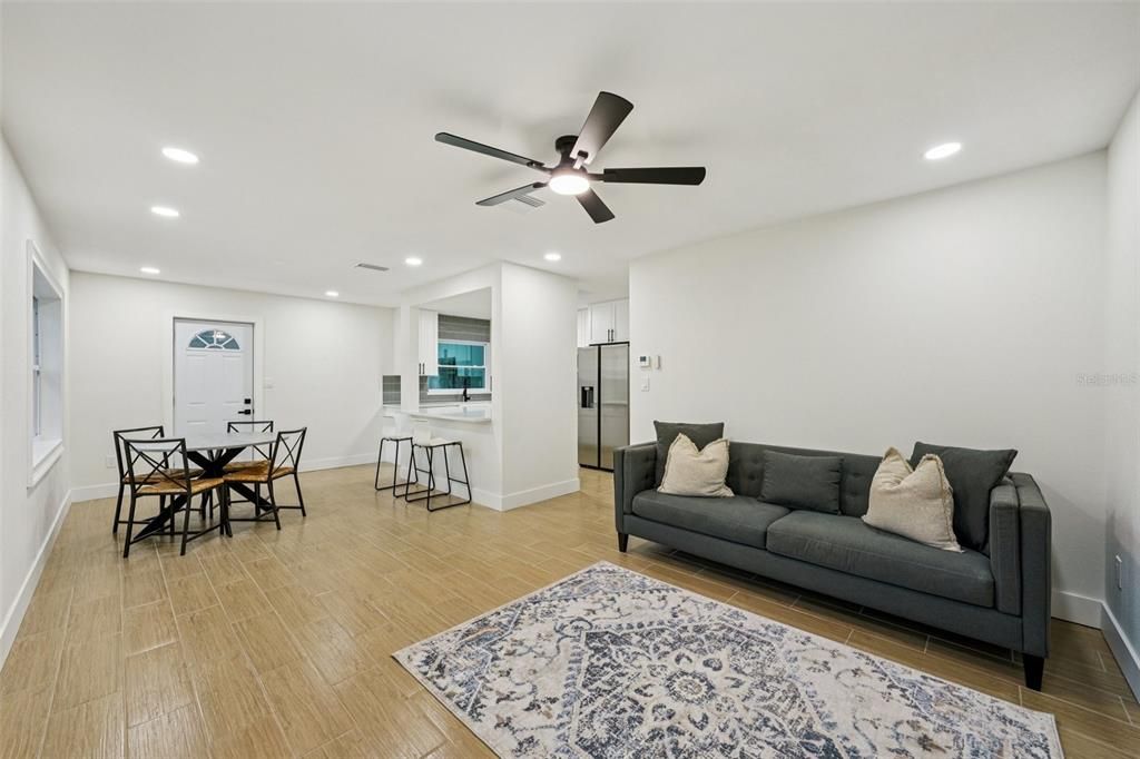 Activo con contrato: $284,900 (3 camas, 1 baños, 920 Pies cuadrados)