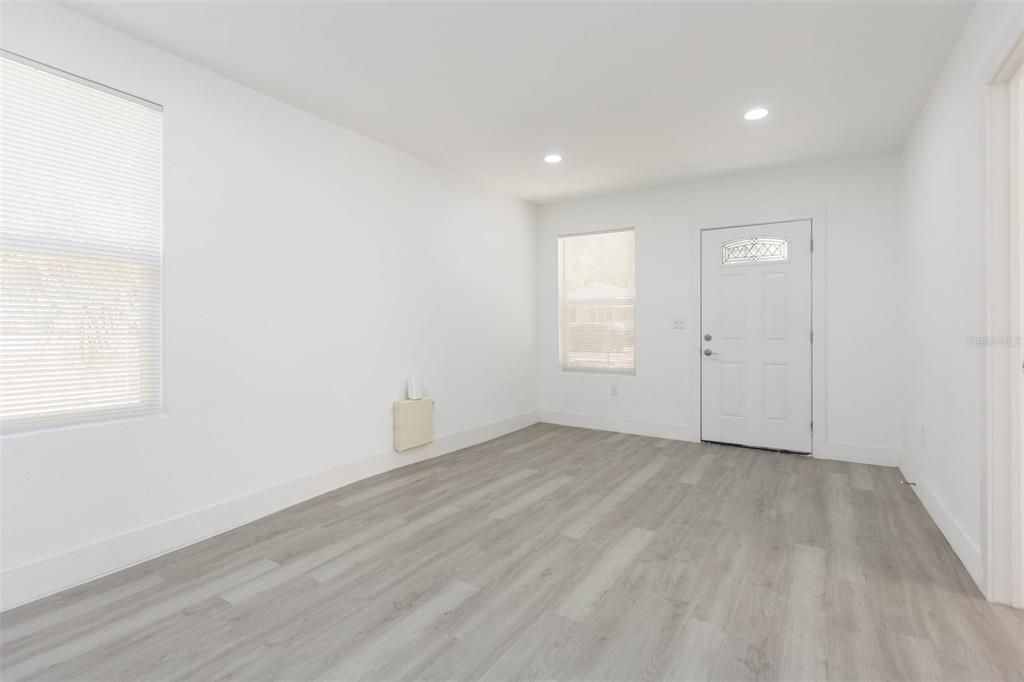 En Venta: $254,900 (3 camas, 2 baños, 840 Pies cuadrados)