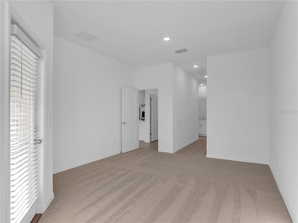 出租: $2,400 (4 贝兹, 2 浴室, 2251 平方英尺)