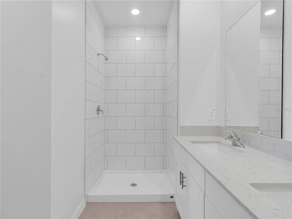 出租: $2,400 (4 贝兹, 2 浴室, 2251 平方英尺)