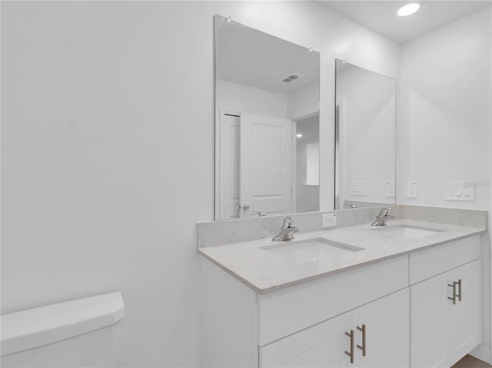 出租: $2,400 (4 贝兹, 2 浴室, 2251 平方英尺)