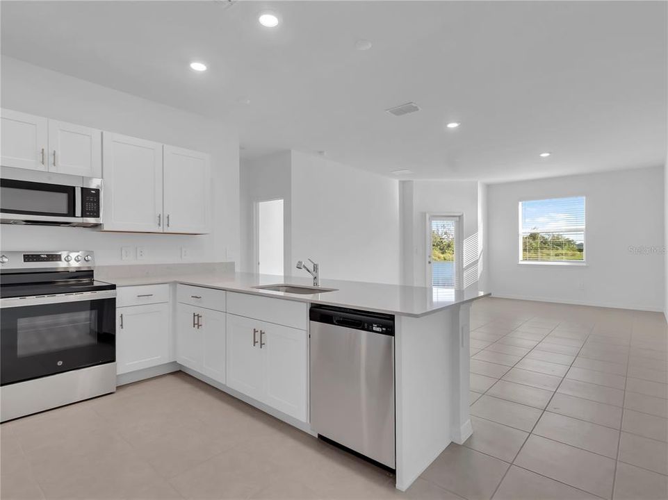 出租: $2,400 (4 贝兹, 2 浴室, 2251 平方英尺)