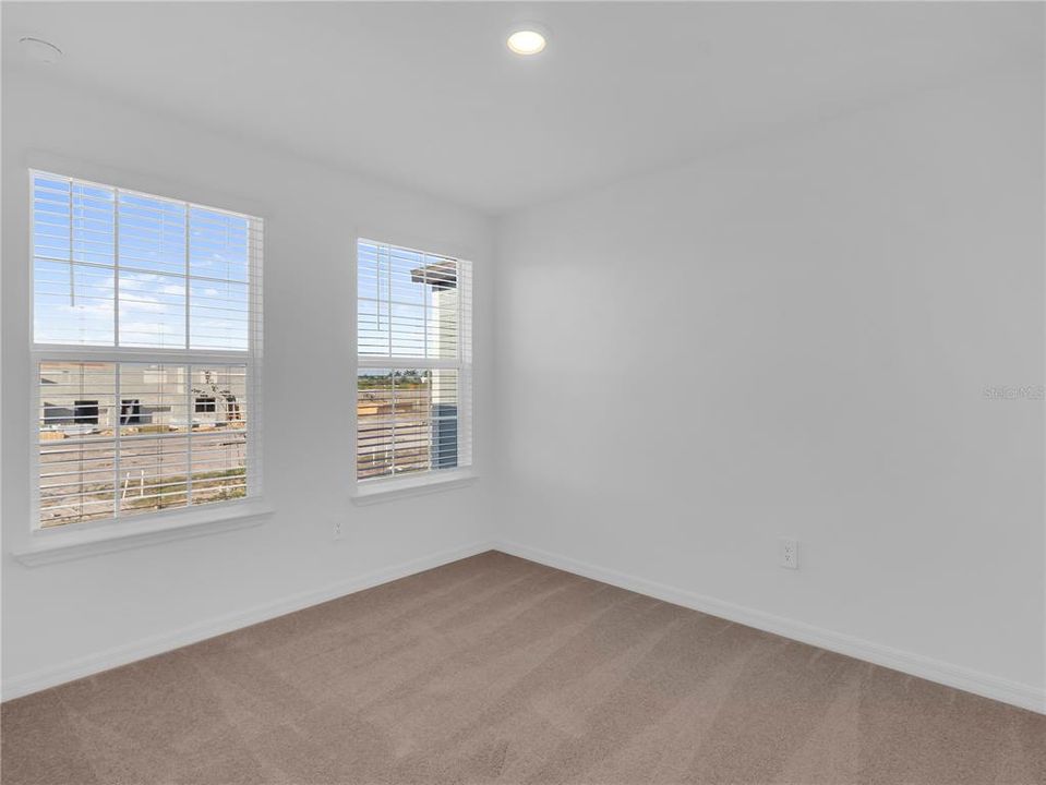 出租: $2,400 (4 贝兹, 2 浴室, 2251 平方英尺)