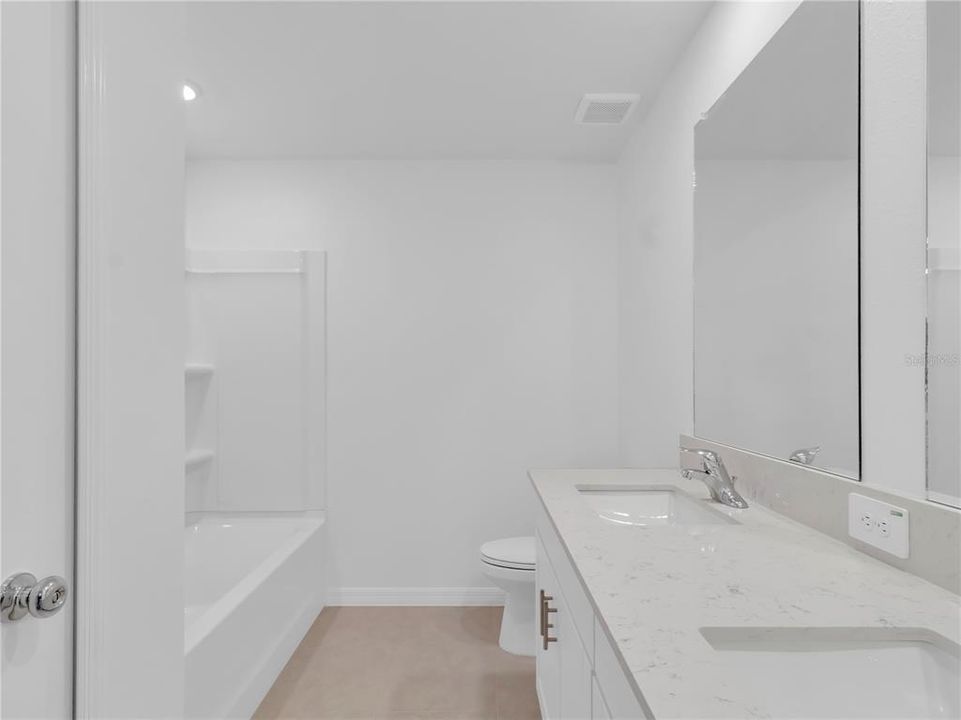 出租: $2,400 (4 贝兹, 2 浴室, 2251 平方英尺)