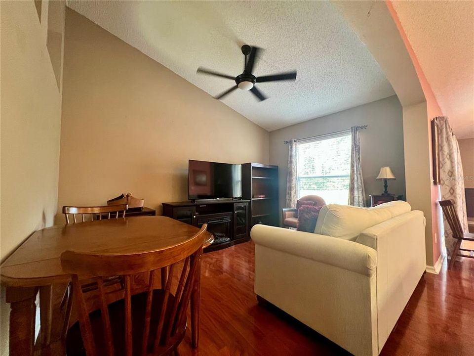 For Rent: $2,000 (3 beds, 2 baths, 1543 Square Feet)