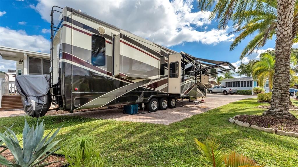 Activo con contrato: $120,000 (0.06 acres)