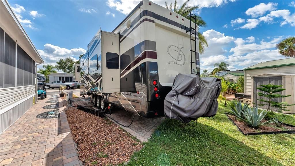 Activo con contrato: $120,000 (0.06 acres)