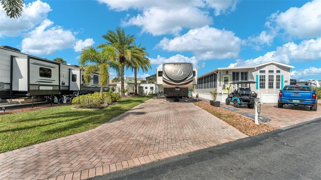 Activo con contrato: $120,000 (0.06 acres)