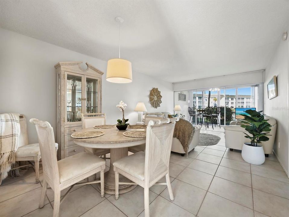 En Venta: $354,900 (1 camas, 1 baños, 747 Pies cuadrados)