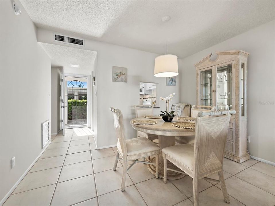 En Venta: $354,900 (1 camas, 1 baños, 747 Pies cuadrados)