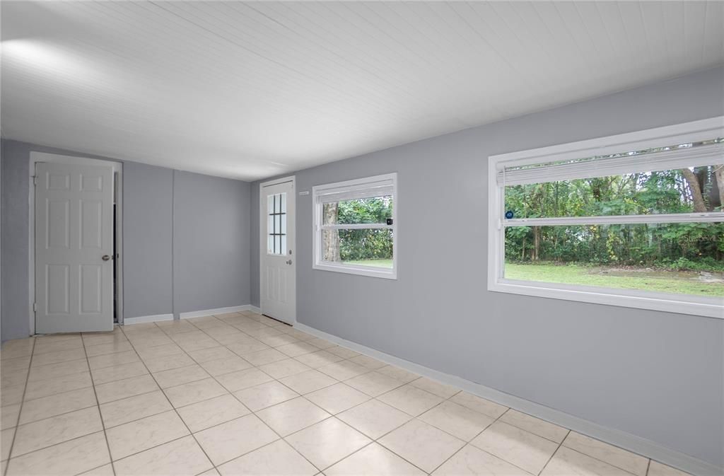 Activo con contrato: $214,900 (3 camas, 2 baños, 1468 Pies cuadrados)