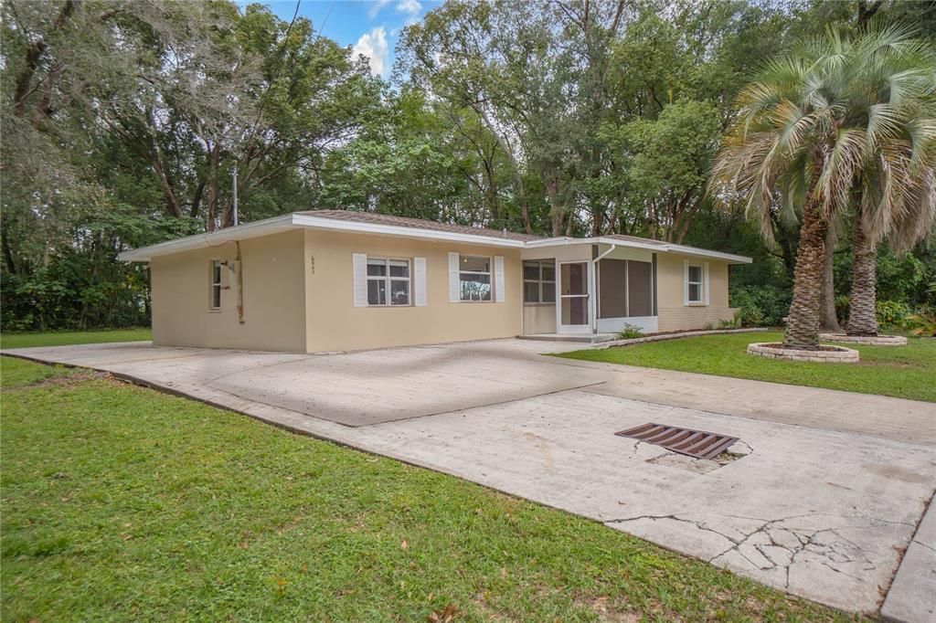 Activo con contrato: $214,900 (3 camas, 2 baños, 1468 Pies cuadrados)