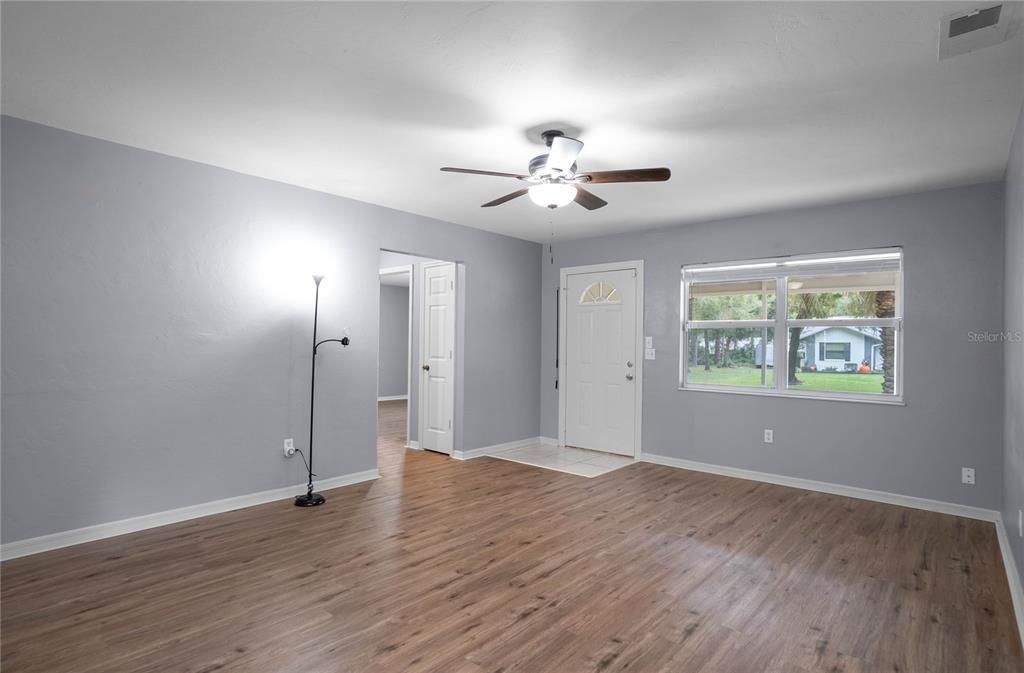 Activo con contrato: $214,900 (3 camas, 2 baños, 1468 Pies cuadrados)