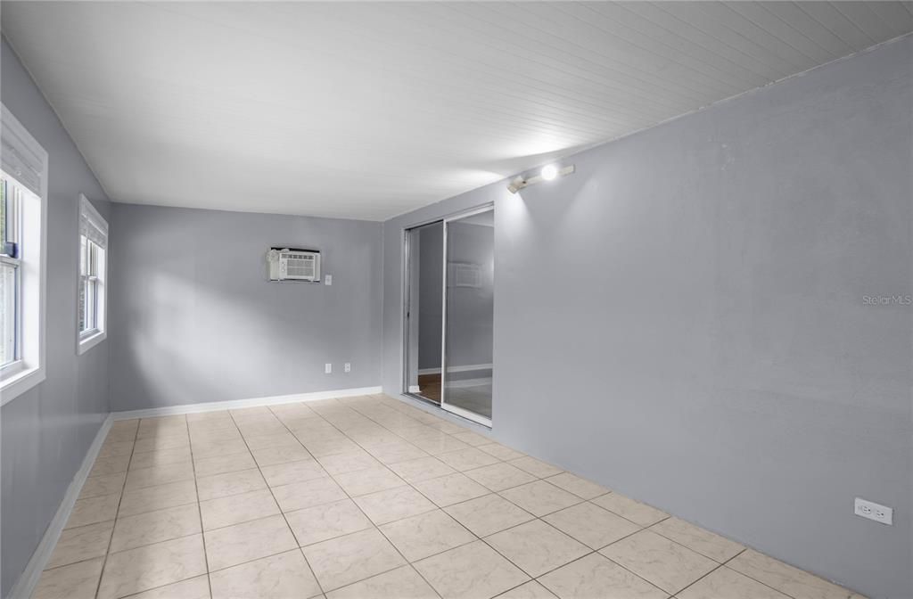 Activo con contrato: $214,900 (3 camas, 2 baños, 1468 Pies cuadrados)