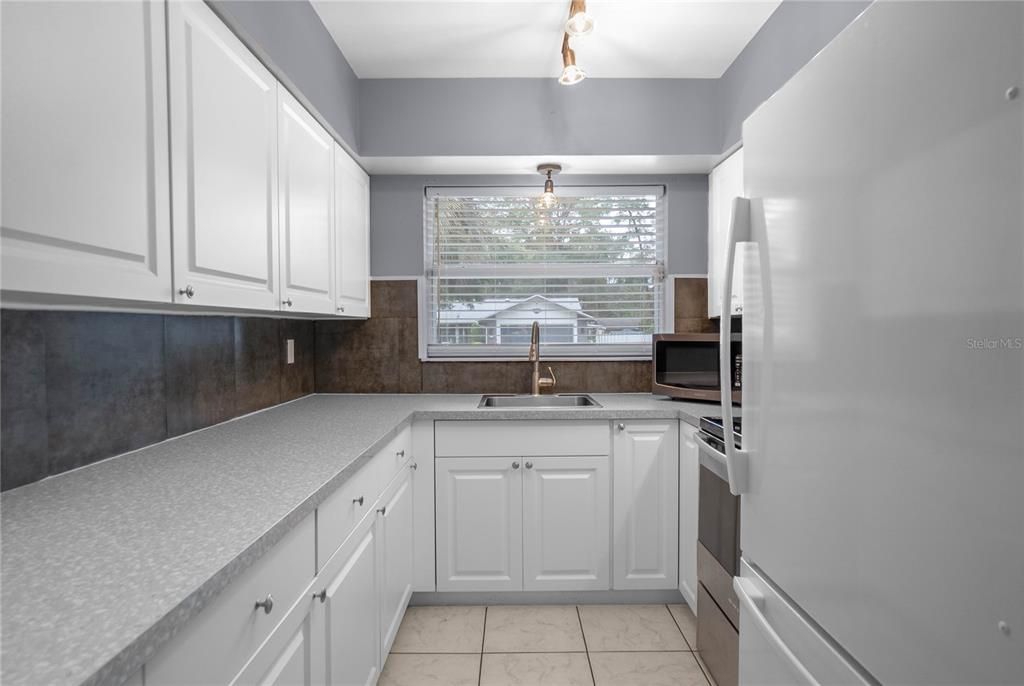 Activo con contrato: $214,900 (3 camas, 2 baños, 1468 Pies cuadrados)