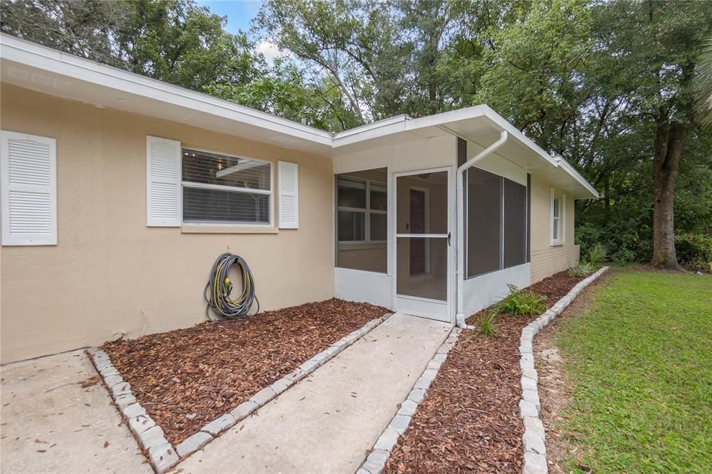 Activo con contrato: $214,900 (3 camas, 2 baños, 1468 Pies cuadrados)