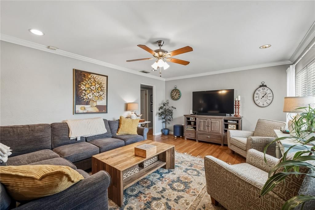 На продажу: $599,000 (3 спален, 2 ванн, 2143 Квадратных фут)