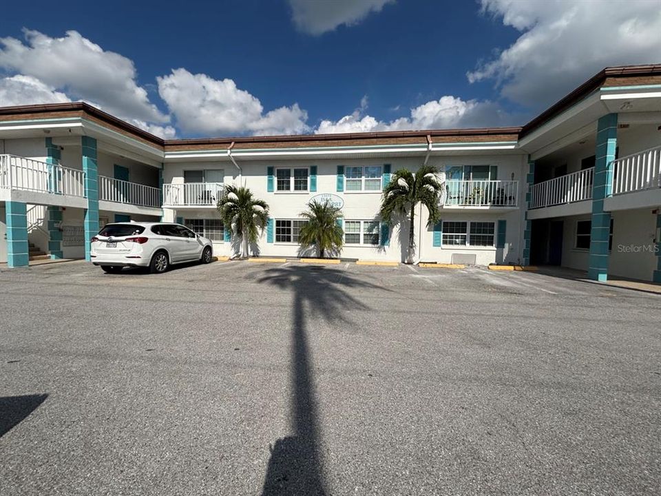 Active With Contract: $1,700 (1 beds, 1 baths, 659 Square Feet)