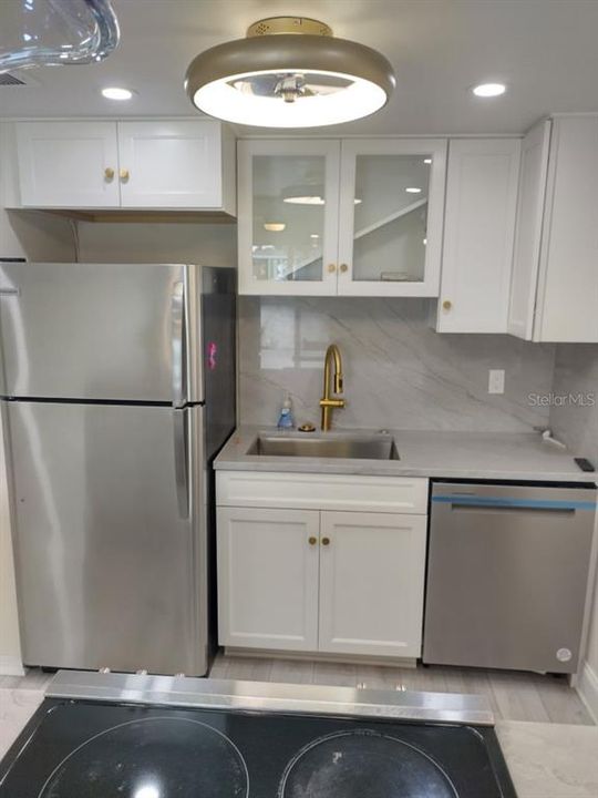 Active With Contract: $1,700 (1 beds, 1 baths, 659 Square Feet)