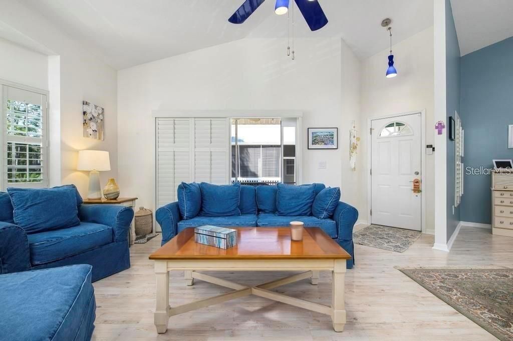 待售: $433,000 (2 贝兹, 2 浴室, 1725 平方英尺)