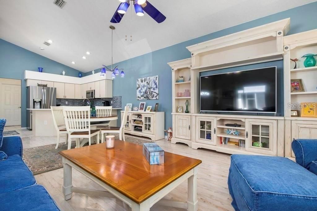 待售: $433,000 (2 贝兹, 2 浴室, 1725 平方英尺)