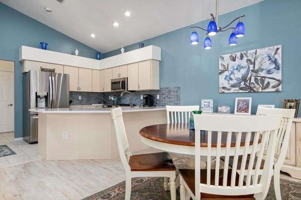 待售: $433,000 (2 贝兹, 2 浴室, 1725 平方英尺)