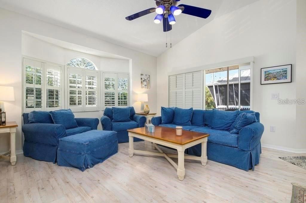 待售: $433,000 (2 贝兹, 2 浴室, 1725 平方英尺)