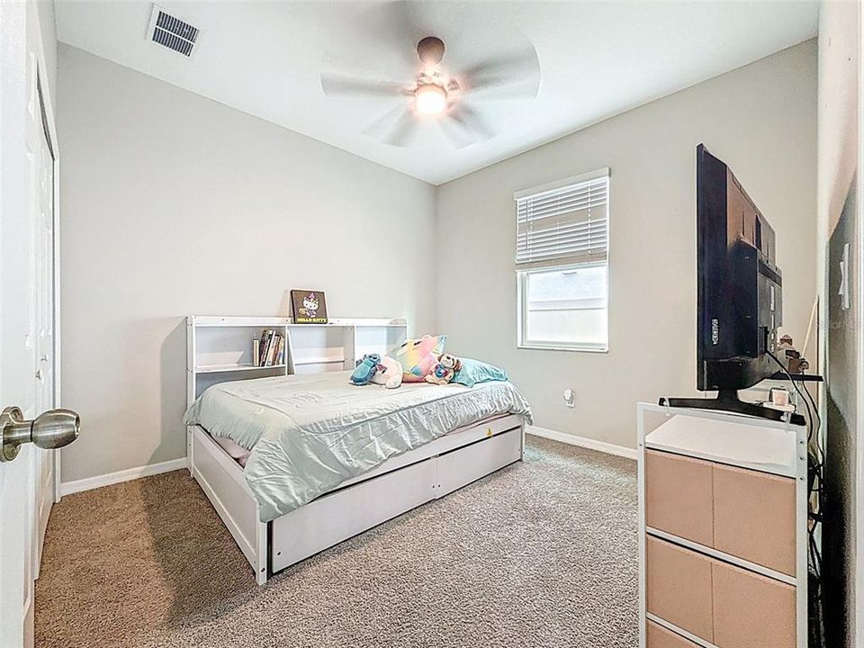 合同活跃: $2,700 (4 贝兹, 3 浴室, 2207 平方英尺)