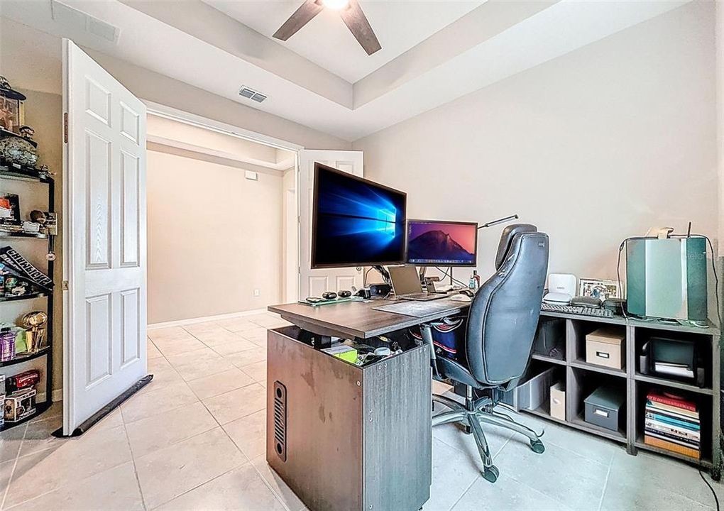 合同活跃: $2,700 (4 贝兹, 3 浴室, 2207 平方英尺)