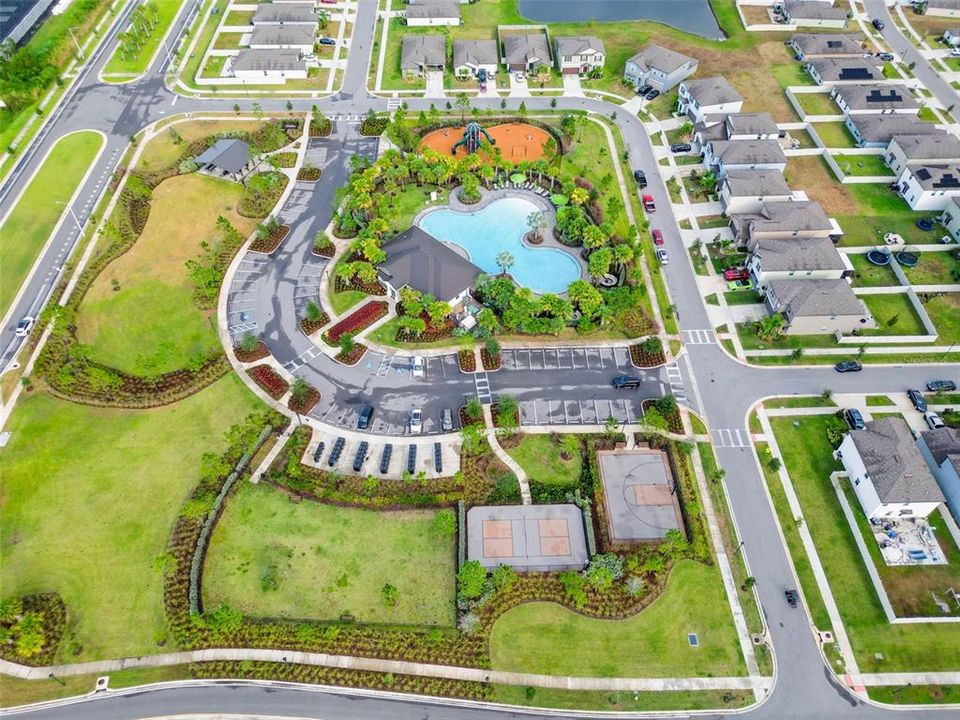 合同活跃: $2,700 (4 贝兹, 3 浴室, 2207 平方英尺)