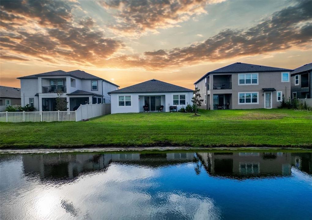 合同活跃: $2,700 (4 贝兹, 3 浴室, 2207 平方英尺)