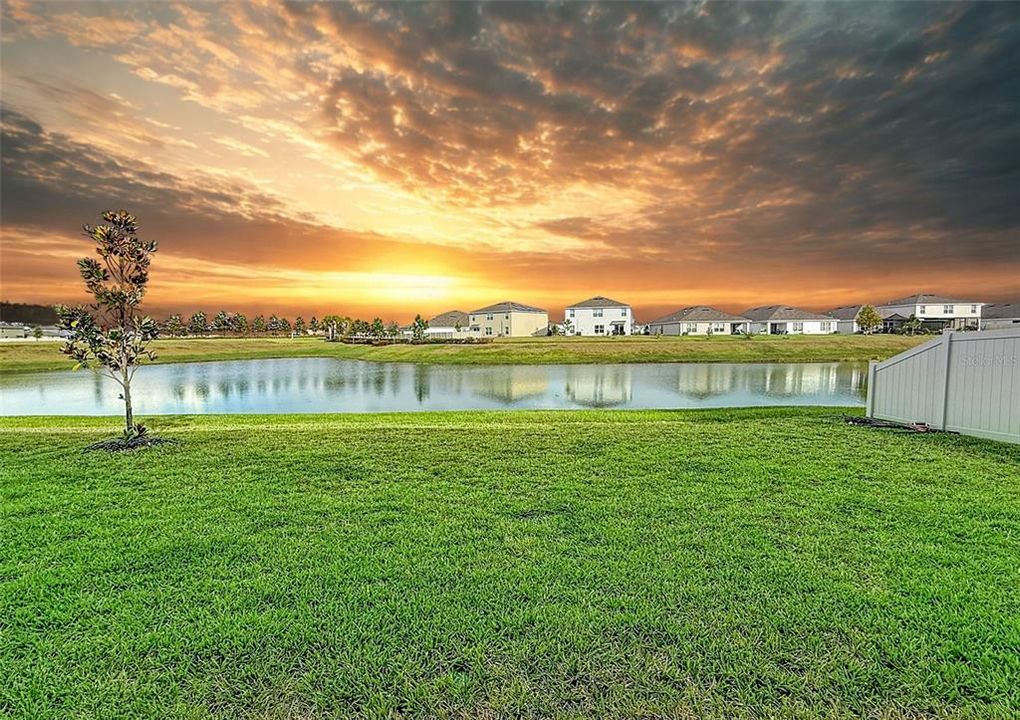 合同活跃: $2,700 (4 贝兹, 3 浴室, 2207 平方英尺)