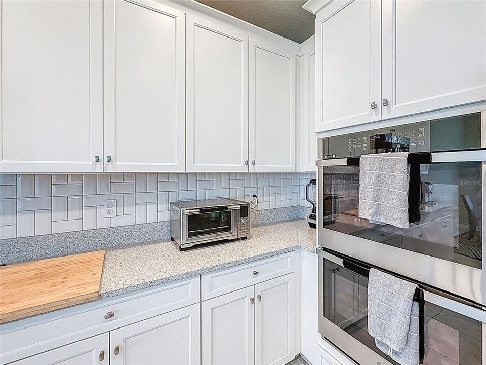 合同活跃: $2,700 (4 贝兹, 3 浴室, 2207 平方英尺)