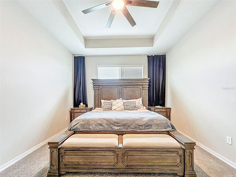 合同活跃: $2,700 (4 贝兹, 3 浴室, 2207 平方英尺)