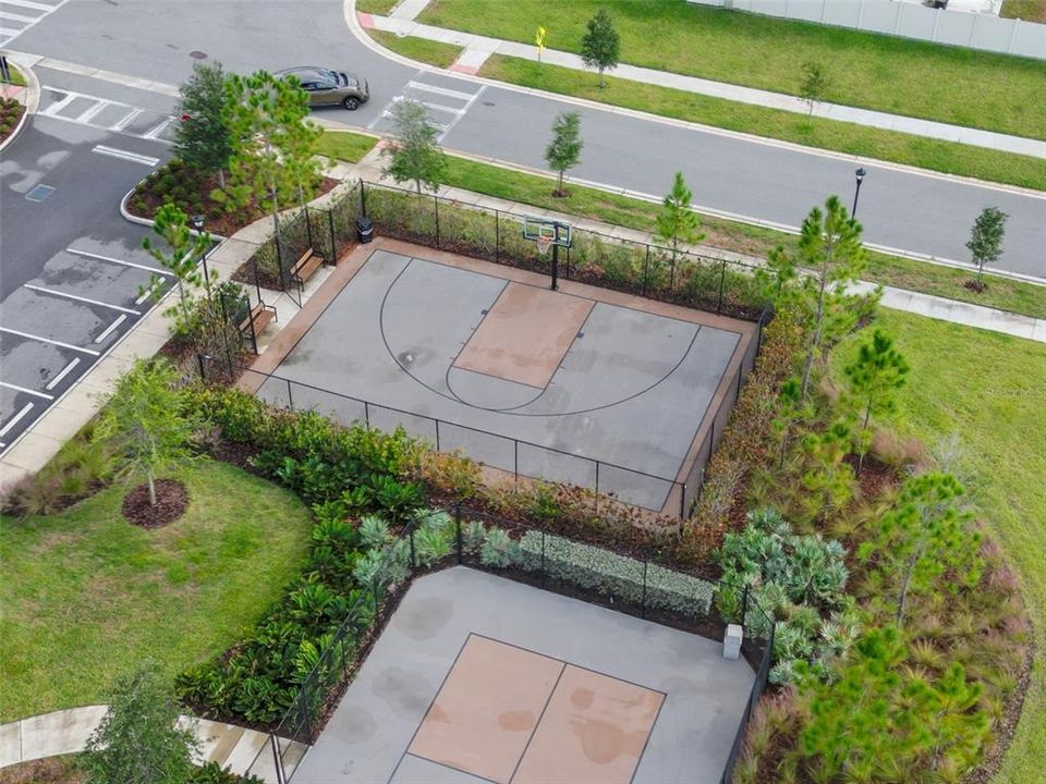 合同活跃: $2,700 (4 贝兹, 3 浴室, 2207 平方英尺)