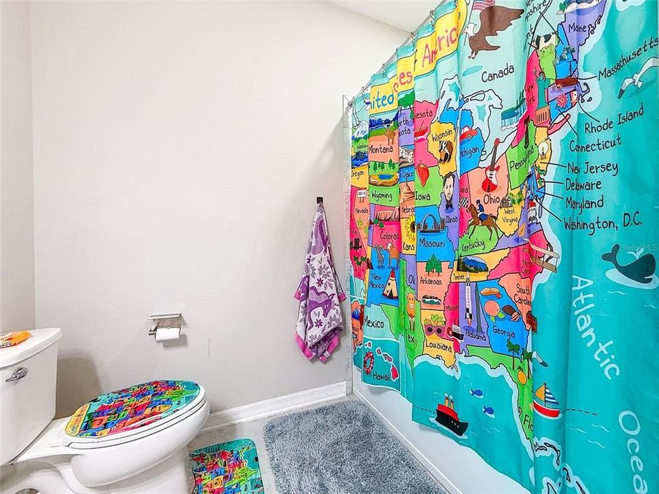 合同活跃: $2,700 (4 贝兹, 3 浴室, 2207 平方英尺)