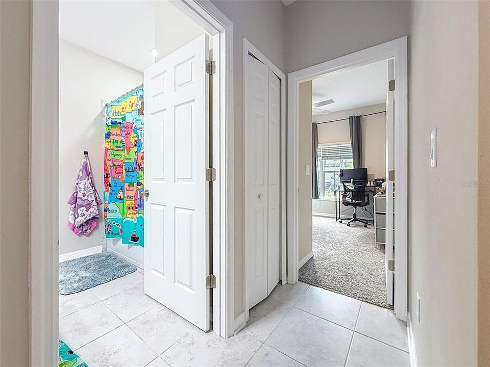 合同活跃: $2,700 (4 贝兹, 3 浴室, 2207 平方英尺)