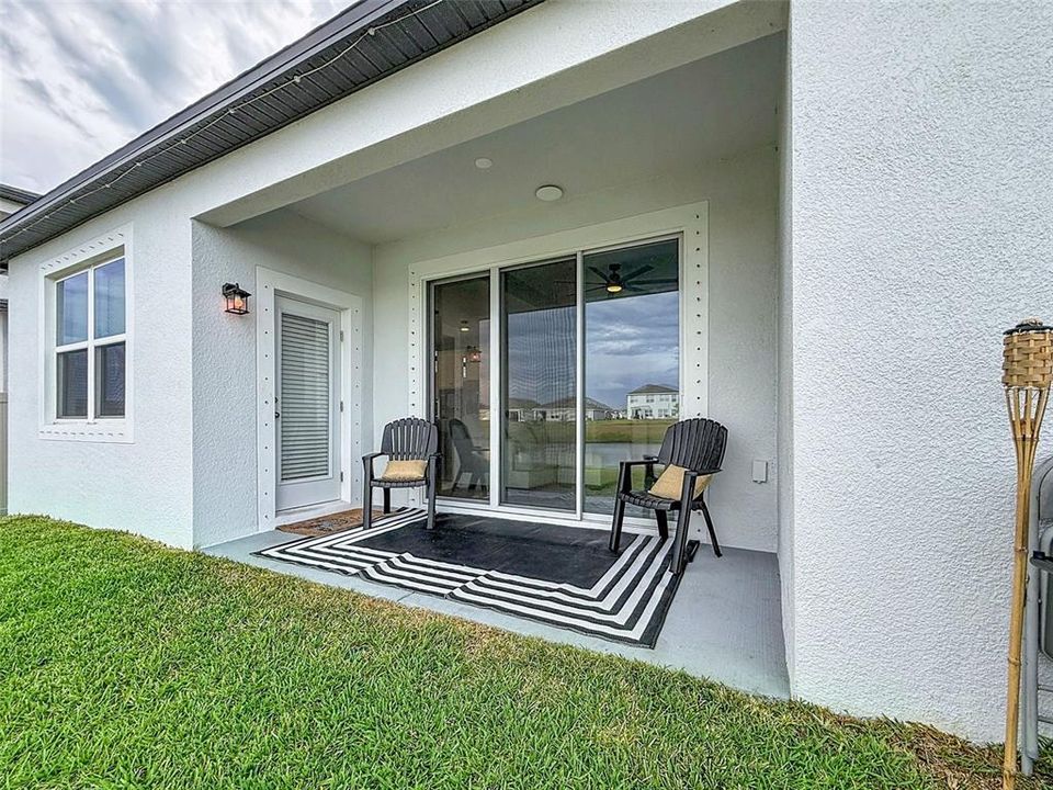 合同活跃: $2,700 (4 贝兹, 3 浴室, 2207 平方英尺)