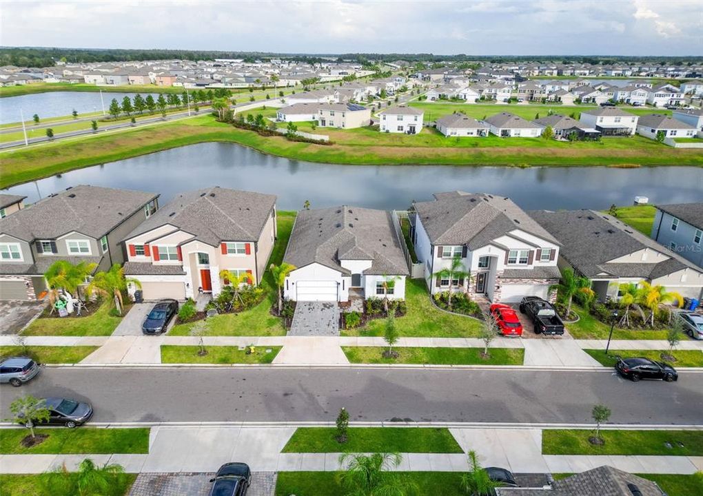 合同活跃: $2,700 (4 贝兹, 3 浴室, 2207 平方英尺)