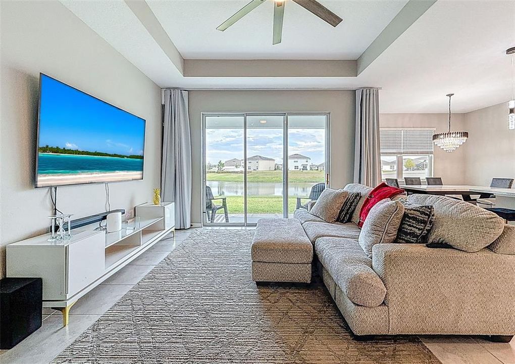 合同活跃: $2,700 (4 贝兹, 3 浴室, 2207 平方英尺)