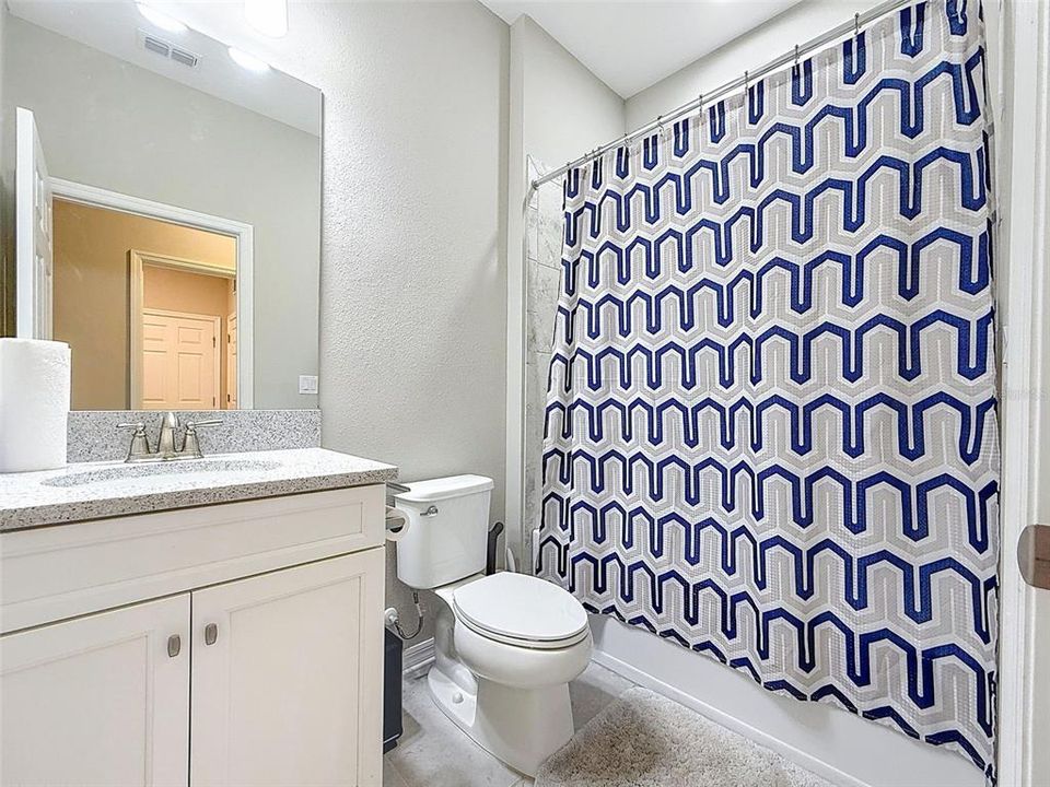 合同活跃: $2,700 (4 贝兹, 3 浴室, 2207 平方英尺)