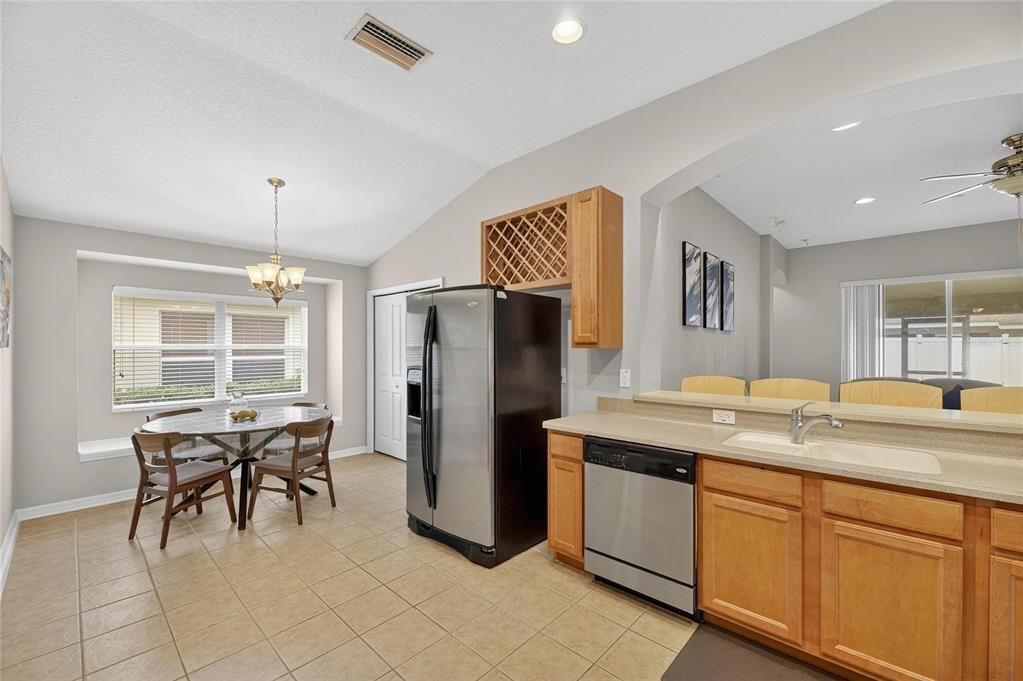 На продажу: $425,000 (4 спален, 2 ванн, 1965 Квадратных фут)