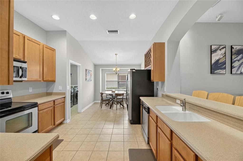 На продажу: $425,000 (4 спален, 2 ванн, 1965 Квадратных фут)