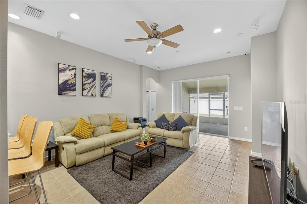 На продажу: $425,000 (4 спален, 2 ванн, 1965 Квадратных фут)