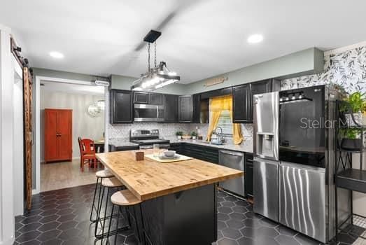 Active With Contract: $348,000 (3 beds, 2 baths, 2029 Square Feet)