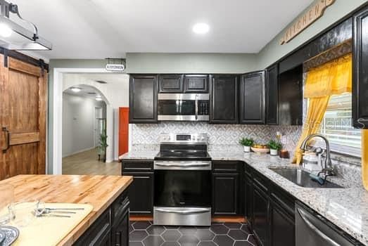 Active With Contract: $348,000 (3 beds, 2 baths, 2029 Square Feet)
