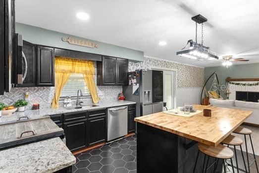 Active With Contract: $348,000 (3 beds, 2 baths, 2029 Square Feet)