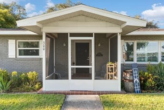 Active With Contract: $348,000 (3 beds, 2 baths, 2029 Square Feet)